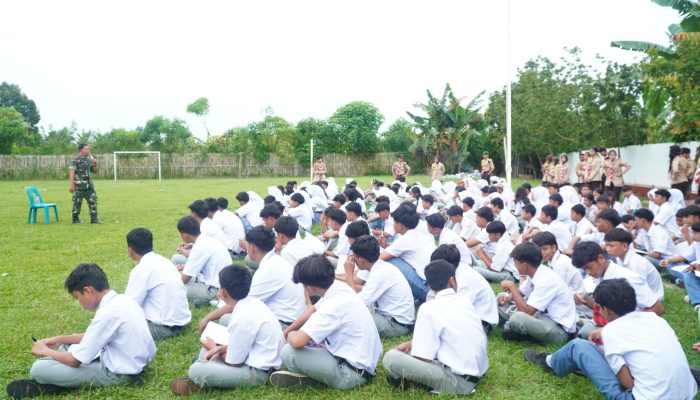 Babinsa Kodim 0207/Simalungun Tanamkan Karakter dan Disiplin kepada Pelajar, Bekali Generasi Muda Hadapi Tantangan Masa Depan