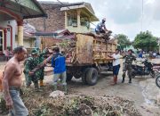 Aksi Gotong Royong Koramil 05/Serbelawan dan Warga Bersihkan Sampah Pascabanjir, Wujud Kepedulian Pulihkan Lingkungan