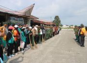 Kodim 0207/Simalungun Gelar Karya Bakti Bersihkan Pajak Baru di Kecamatan Bandar Kabupaten Simalungun, Semarakkan HUT RI Ke-81