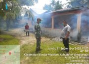 Sinergi TNI dan Tenaga Kesehatan, Babinsa Dampingi Fogging di Huta V Nagori Partimbalan