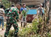 Kemanunggalan TNI dan Rakyat Terlihat di Jawa Baru, Babinsa Ajak Warga Peduli Kebersihan Lingkungan