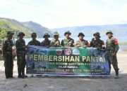 Karya Bakti HUT TNI ke-81, TNI-Polri Bersama Warga Bersihkan Pantai Tigaraja Parapat