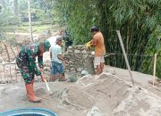Jembatan Jadi Nadi Warga, Babinsa Bersama Masyarakat Percepat Pembangunan Penghubung Huta Bayu Raja–Bosar Maligas