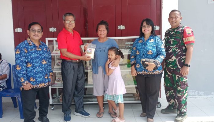 Pasar Murah Hadir di Marihat Jaya, Babinsa Dampingi Warga Dapatkan Bahan Pokok Terjangkau